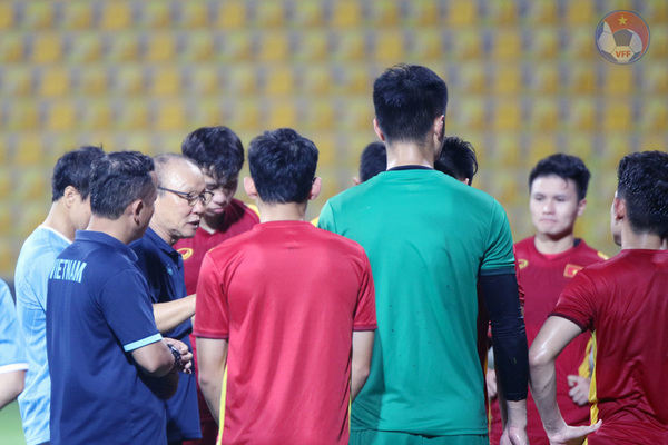 Thầy Park trao bí kíp cho tuyển Việt Nam đấu UAE