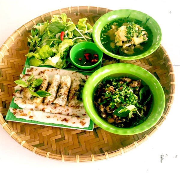 Nghe An’s 'banh muot' goes down a treat with pig’s tripe