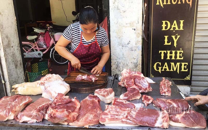 Thịt lợn rẻ nhất 2 năm qua nhưng ngoài chợ vẫn vô cùng đắt đỏ
