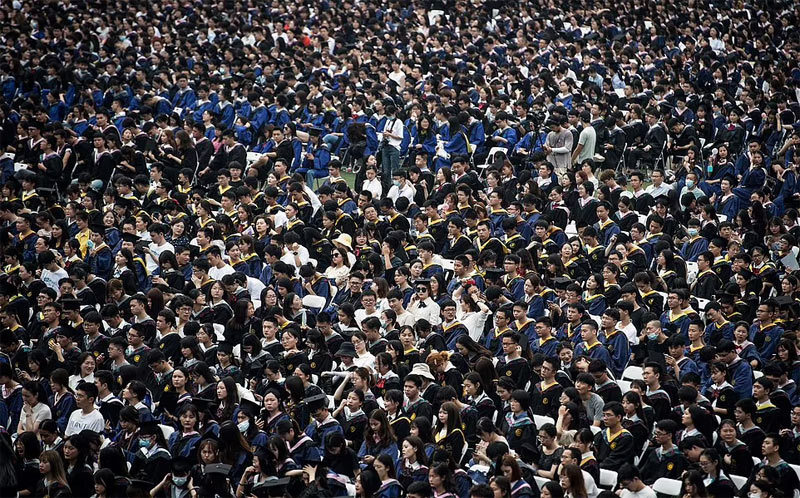 Hàng nghìn sinh viên không đeo khẩu trang dự lễ tốt nghiệp ở Vũ Hán
