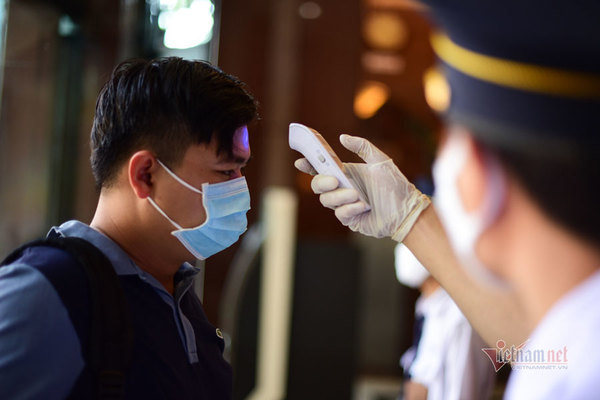 Chủ tịch TP.HCM: Tập trung khống chế dịch Covid-19 trong hai tuần giãn cách xã hội