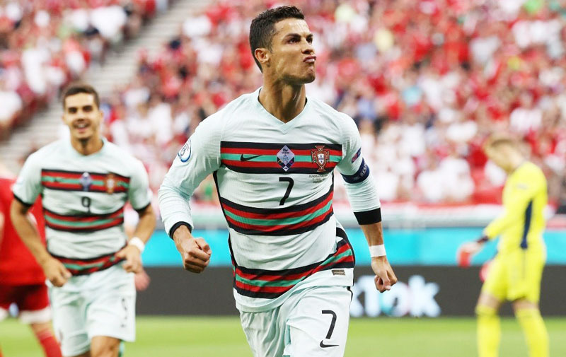 Ronaldo rực sáng, Bồ Đào Nha khởi đầu như mơ