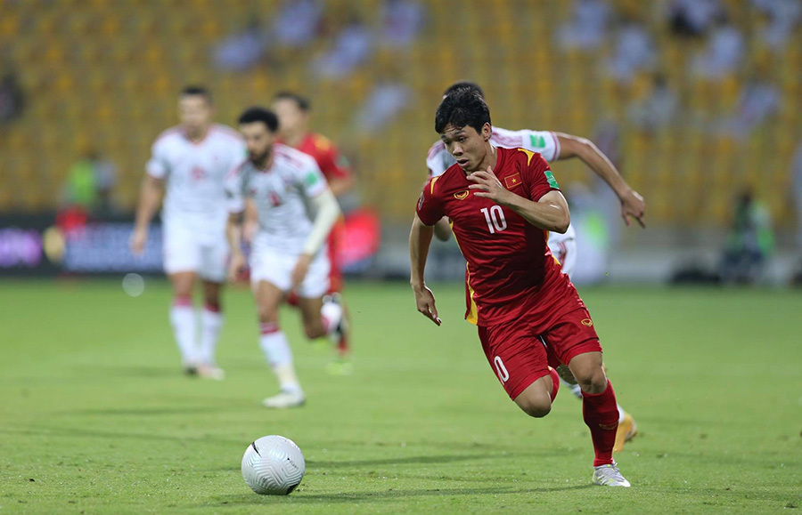 Công Phượng mất oan penalty, fan Việt bức xúc trọng tài Iraq