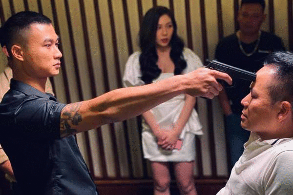 Diễn viên chuyên vai giang hồ bỡ ngỡ với cảnh khâu vá, chăm con