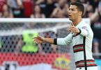Ronaldo giận tím mặt vì đồng đội tham lam