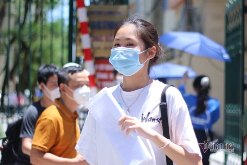 Đề thi vào lớp 10 chuyên Văn trường Chuyên Sư phạm