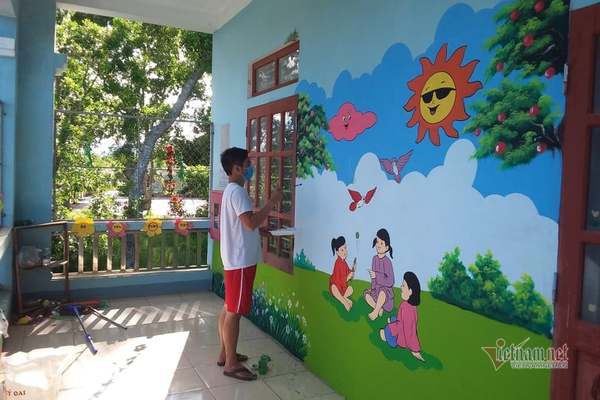 Thầy giáo Hà Tĩnh 'thay áo mới' cho trường học khi đi cách ly tập trung