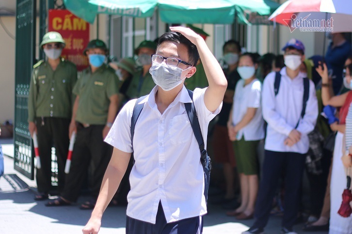 40 trường THPT ở Hà Nội hạ điểm chuẩn vào lớp 10