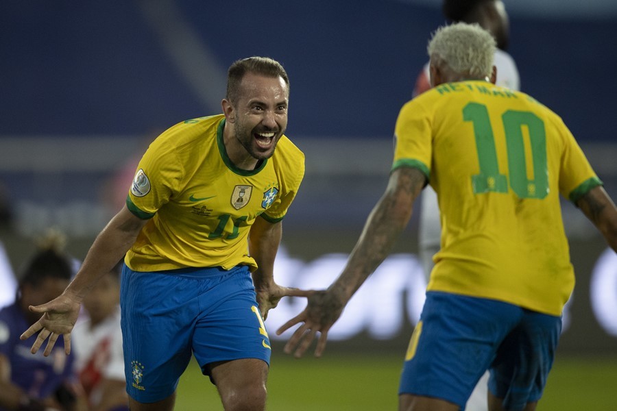 Video bóng đá Brazil 4-0 Peru