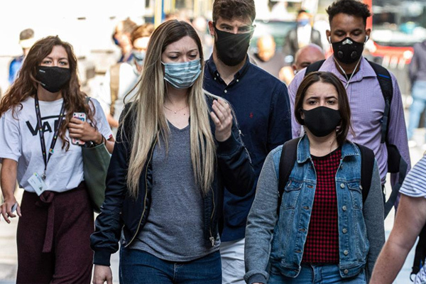 Chưa tiêm vắc xin khiến 2 nhóm tuổi bị Covid-19 tấn công mạnh