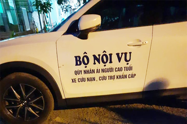 Xe biển trắng ở Cần Thơ sơn chữ 'Bộ Nội vụ' là mạo danh