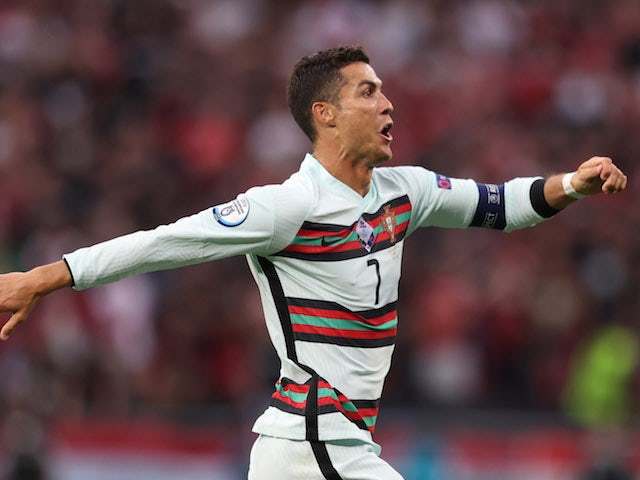 HLV Bồ Đào Nha: 'Tự Ronaldo không thể chiến thắng trận đấu'