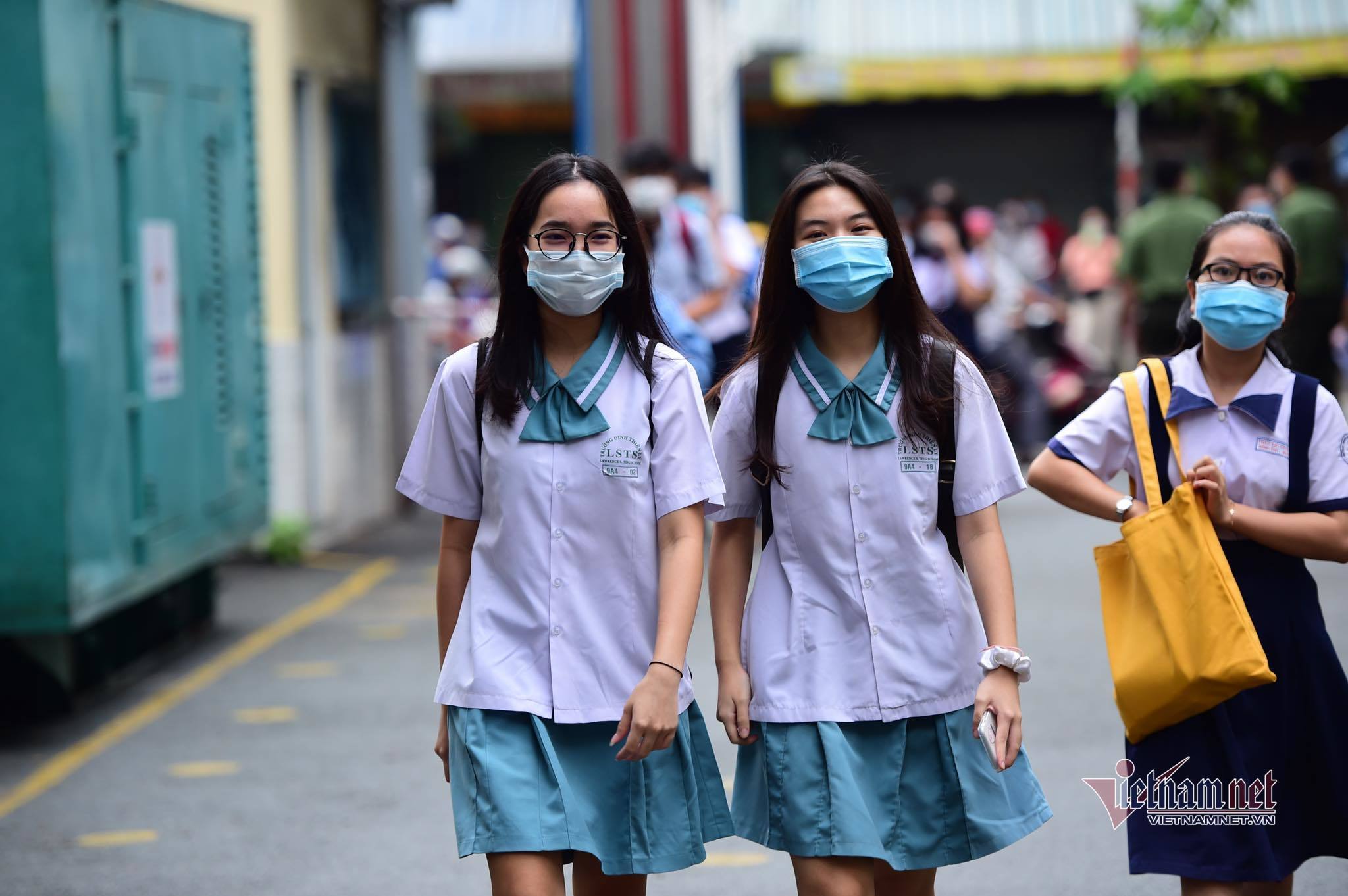 Đề thi chuyên Lý, chuyên Hóa, chuyên Sinh, chuyên Tin vào lớp 10 Trường PTNK