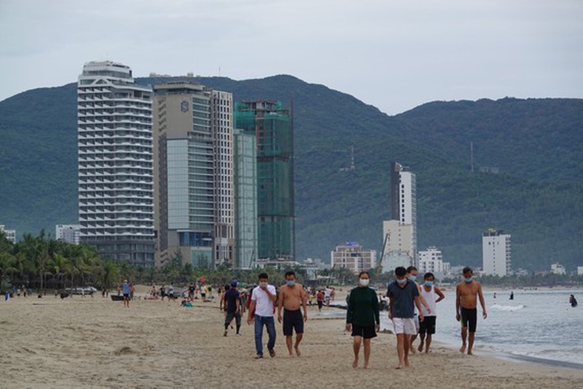 Da Nang imposes a ban on swimming at public beaches