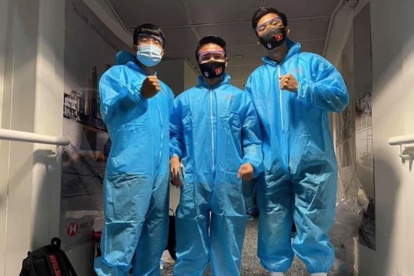 Hai ca Covid-19 đi cùng chuyến bay với đội tuyển Việt Nam