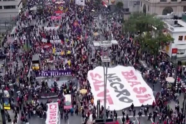 Ca tử vong vì Covid-19 vượt 500.000, người Brazil rầm rộ biểu tình chống tổng thống