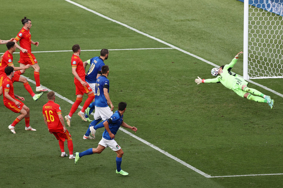 Video Italy 1-0 Xứ Wales: Dắt nhau đi tiếp
