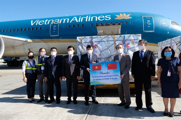 China-donated COVID-19 vaccines and syringes arrive at Noi Bai Airport