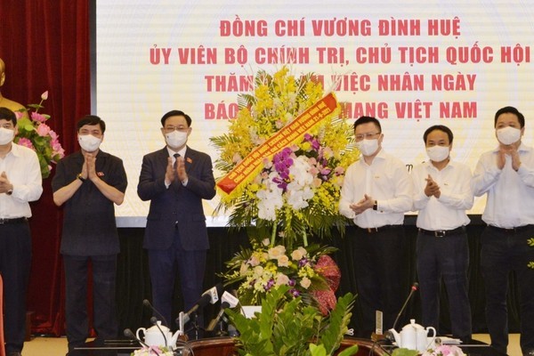 Chủ tịch Quốc hội Vương Đình Huệ: Báo chí là cầu nối hữu hiệu giữa Quốc hội với cử tri