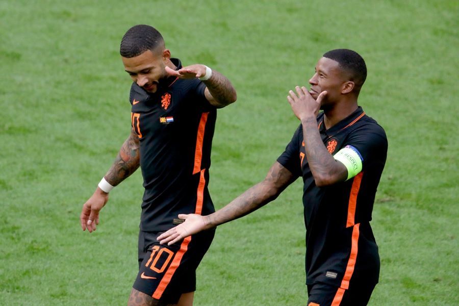 Depay, Wijnaldum giúp Hà Lan toàn thắng vòng bảng