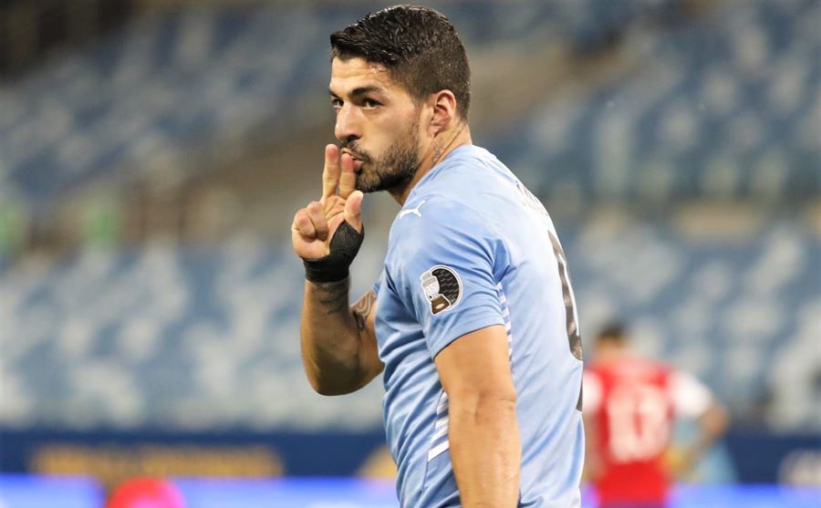 Suarez biến Vidal thành tội đồ, Uruguay thoát thua Chile