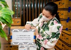 Đinh Hiền Anh ủng hộ vật phẩm 300 triệu đồng cho Nghệ An chống dịch