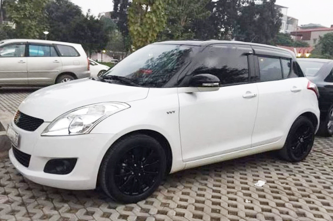 Dán nóc màu đen, ô tô có bị nóng hơn không?