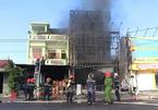 Cháy dữ dội tại trung tâm điện máy ở Phú Yên