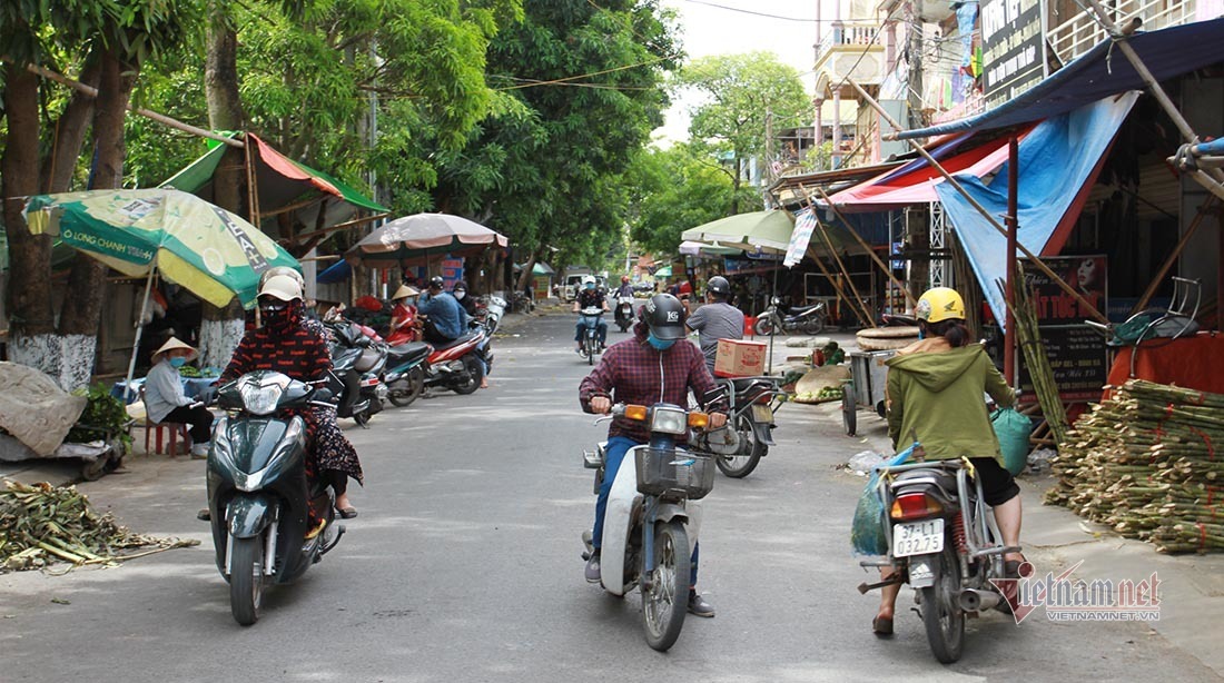 Phong tỏa chợ đầu mối bán rau củ quả lớn nhất Nghệ An