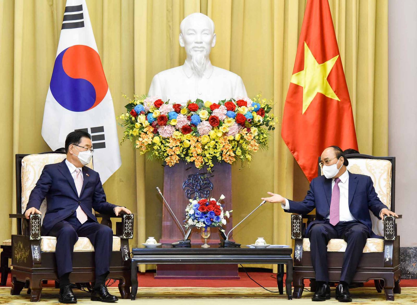 Tổng thống mong muốn Hàn Quốc chia sẻ kinh nghiệm sản xuất vắc xin