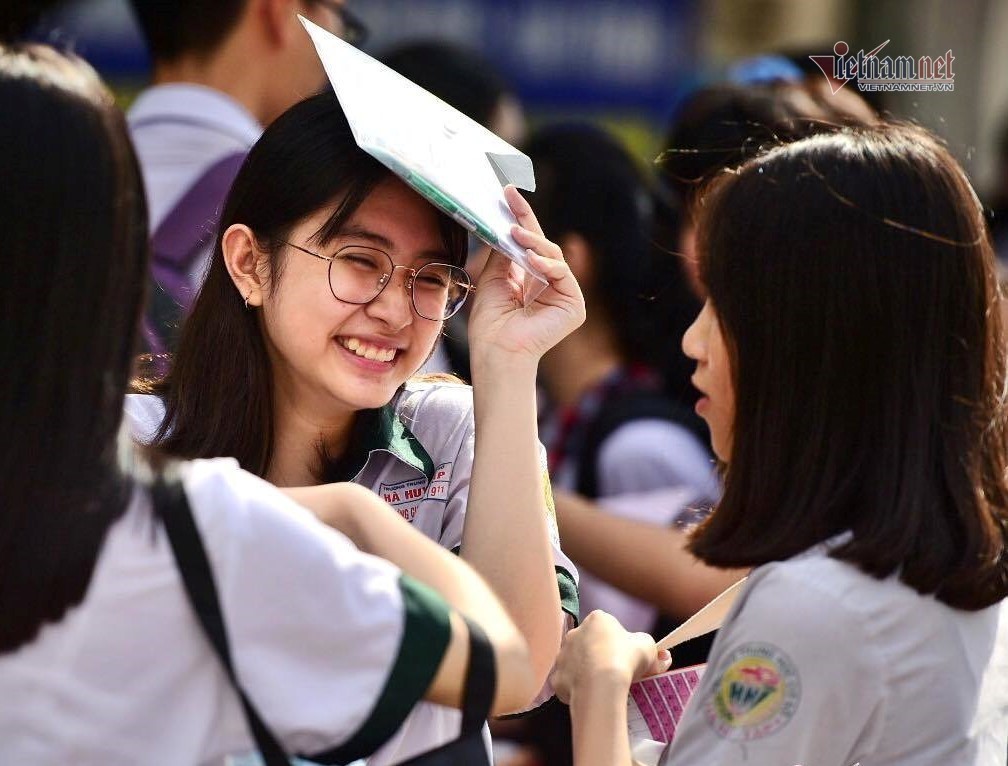 Điểm chuẩn vào lớp 10 chuyên Hà Nội từ 27 điểm?