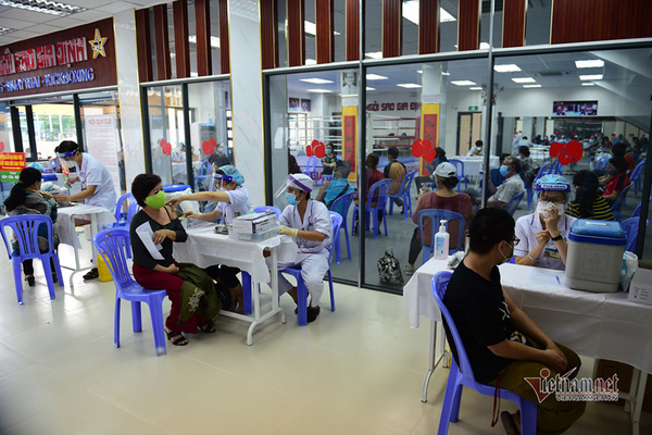 Vừa tiêm vắc xin, nhận tin mình là F1: Tôi không quá lo lắng