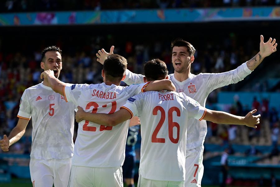 Video bàn thắng Tây Ban Nha 5-0 Slovakia: Pha phản lưới bi hài