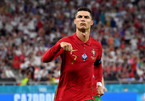 Ronaldo đi vào lịch sử, Bồ Đào Nha lấy vé 1/8