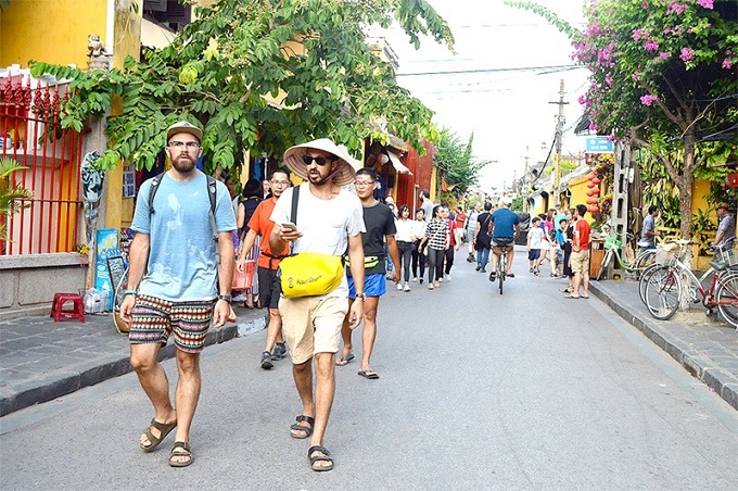 Số hóa dữ liệu người được tiêm vắc xin Covid-19, từng bước khôi phục hoạt động du lịch