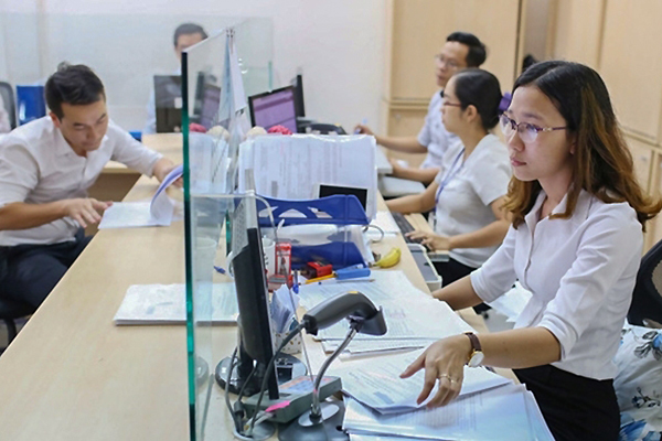 Bộ Nội vụ quy định công chức, viên chức không mặc quần bò đi làm
