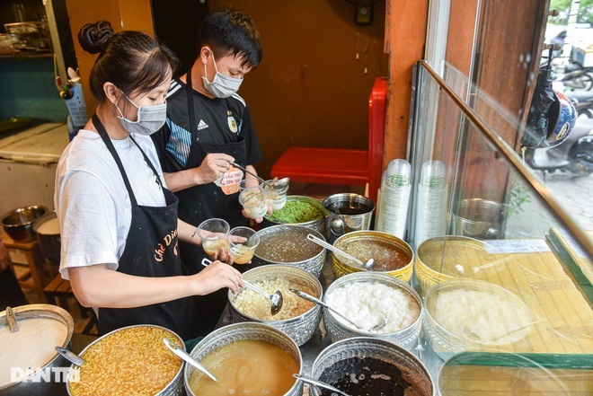 Quán chè Thái đắt khách nhất nhì ở Hà Nội, mỗi ngày bán hơn 1.000 cốc