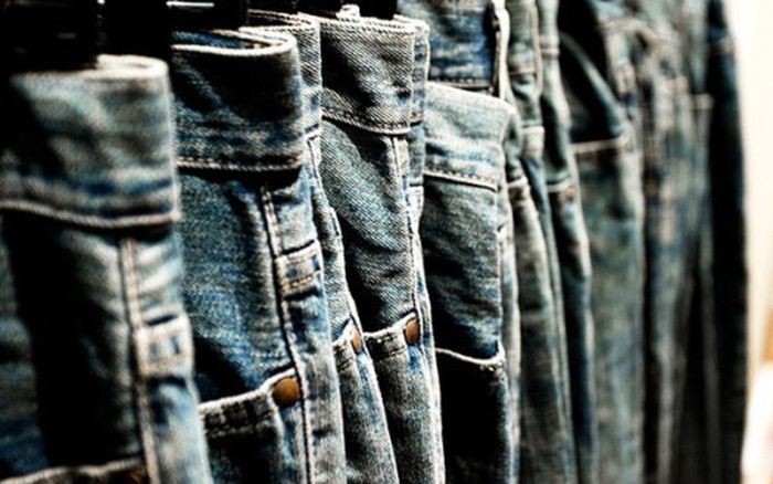 Quần jeans có tội gì trong công sở?