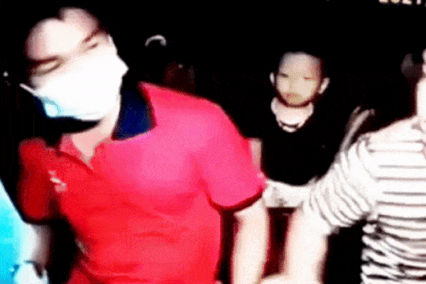 Tài xế taxi ở Bình Phước bị khách đấm liên tục vào mặt