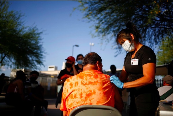 Mắc Covid-19 cả khi đã tiêm vắc xin, bạn nên làm gì?