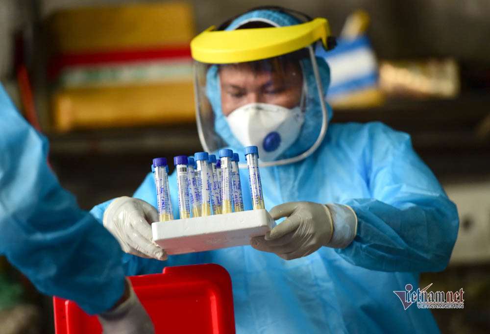 Hà Nội đề xuất để doanh nghiệp mua vắc xin tiêm cho dân