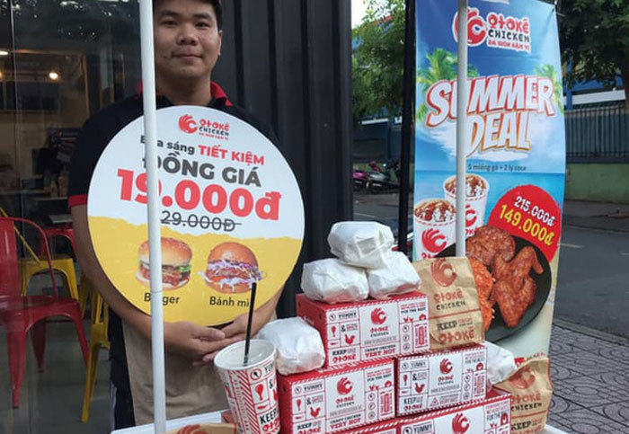 Well-known American brands sell pizza, fried chicken on pavements