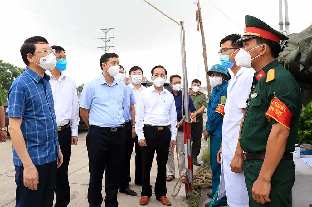 Cách ly xã hội 7 xã ở huyện Lục Ngạn, Chủ tịch Bắc Giang kiểm tra thực tế