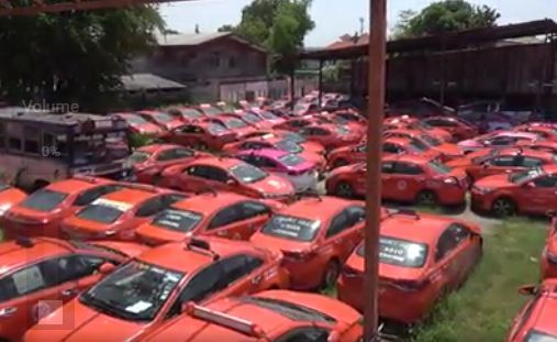 Hàng nghìn chiếc taxi rỉ sét trong bãi đỗ do ảnh hưởng dịch Covid-19
