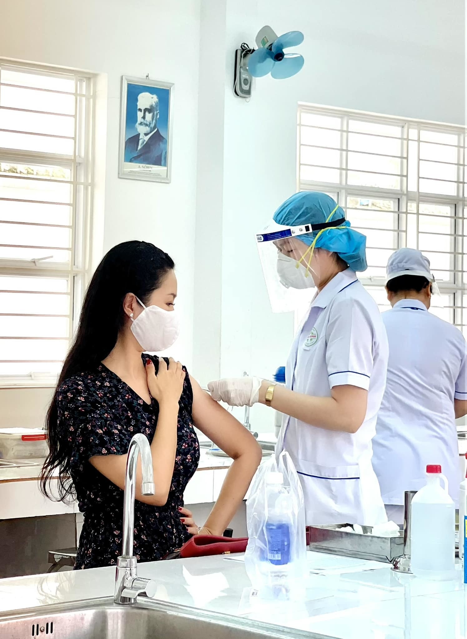 Thu Minh nén khóc, Tùng Dương tự hào hát hòa nhạc ủng hộ Quỹ vắc xin