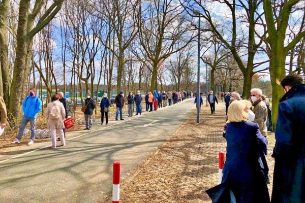 Tôi đi tiêm vắc xin ở Berlin