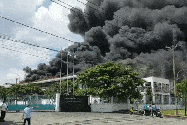 Cháy kinh hoàng công ty hóa chất trong KCN ở Đồng Nai