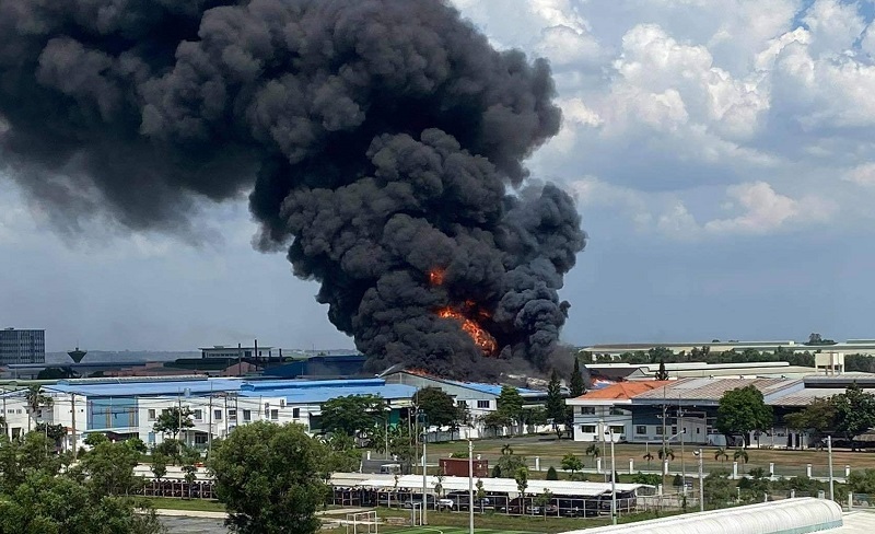 Cháy kinh hoàng công ty hóa chất trong KCN ở Đồng Nai