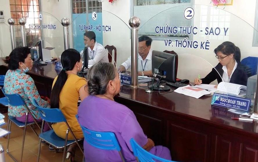 VN ministries set strict requirements on civil servants’ clothing at work
