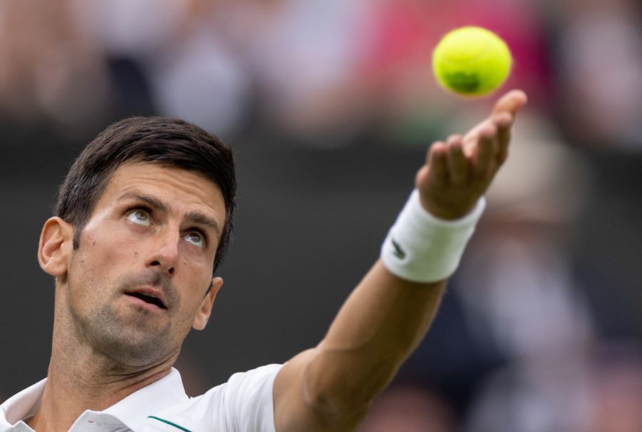 Wimbledon 2021: Djokovic thắng ngược trận ra quân